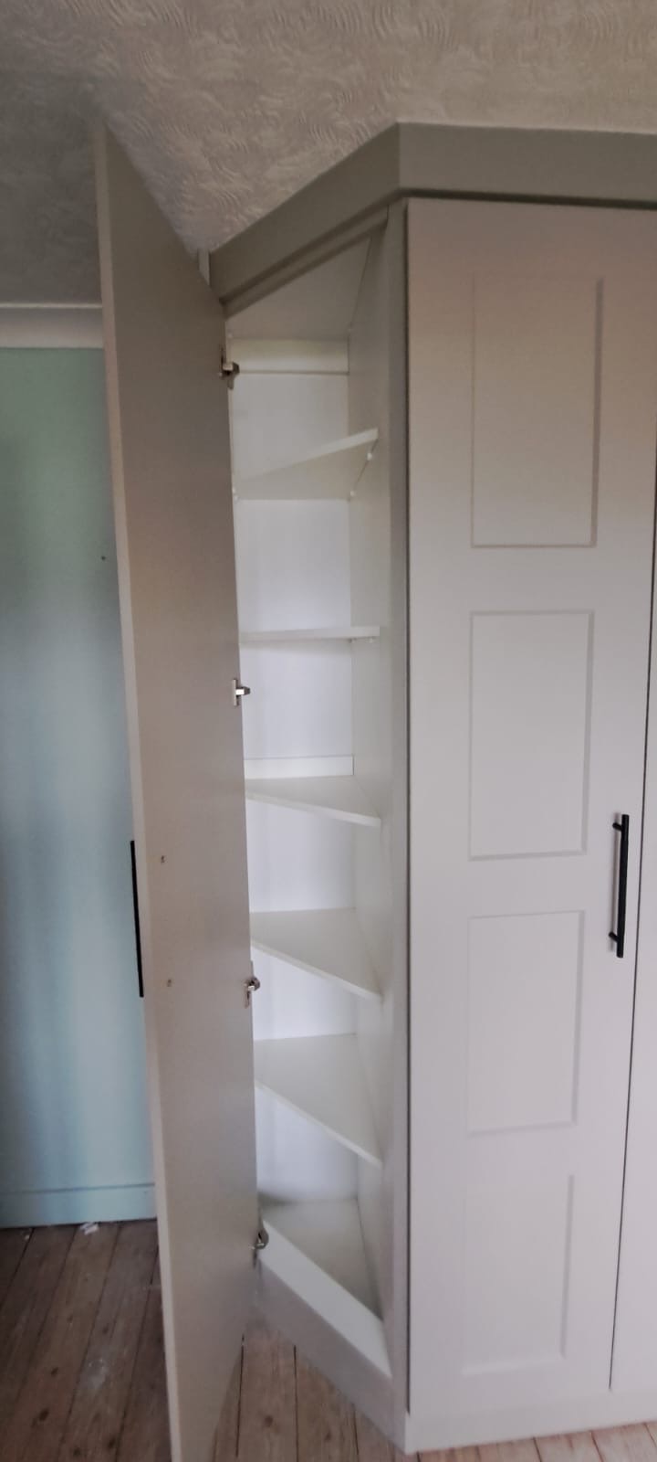 Wardrobe angled end internal shelves