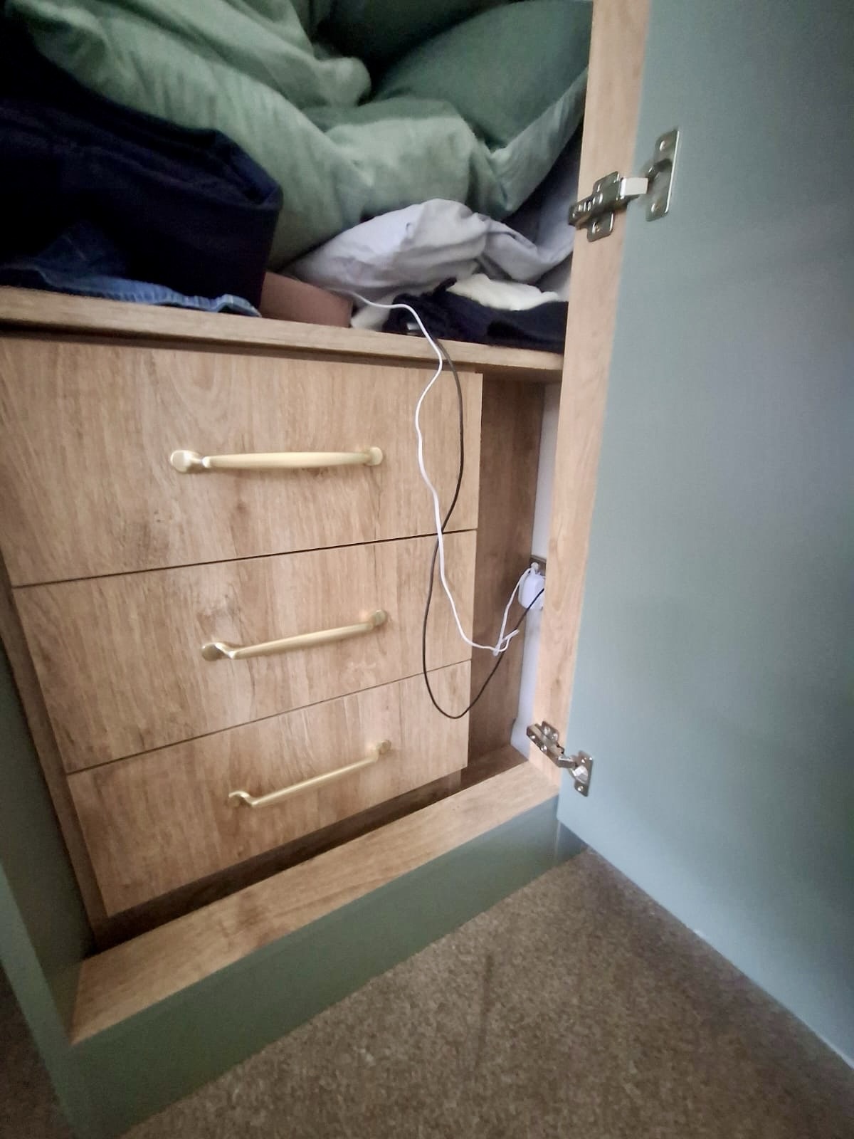 Wardrobe Interior With 3 Drawers